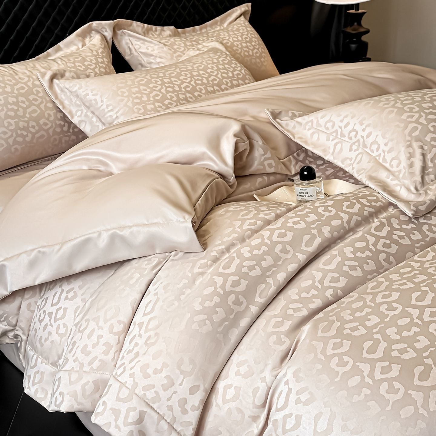 Jacquard Leopard Pattern Silky Satin Duvet Cover Bedding Set